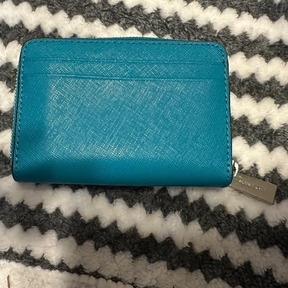 Michael Kors zip wallet - Picture 2 of 3